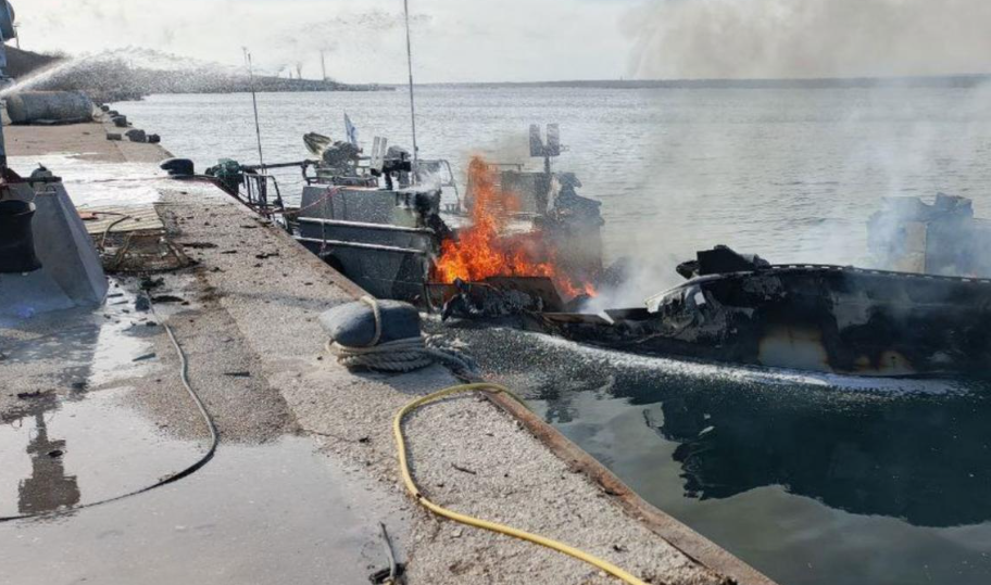 У Криму знищено російський десантний катер БК-16